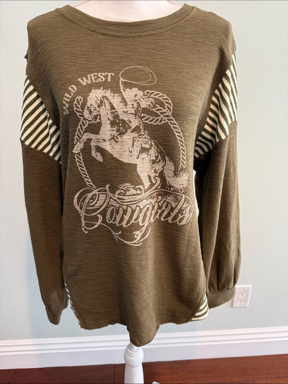 NWTS Olive Green 'Cowgirls' Graphic WOMENS  Sweater size M ptp 22